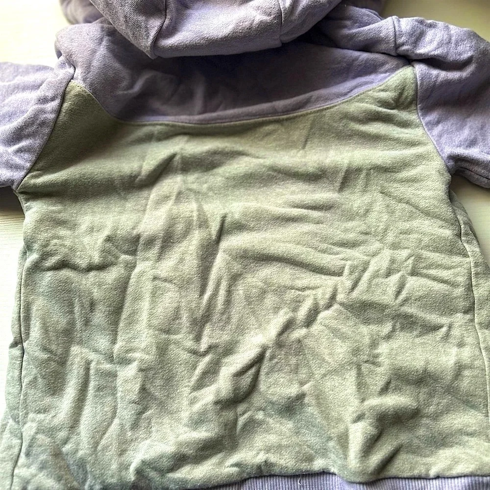 Good condition Lavender and gray packable jacket /Plush Seal kid size 8